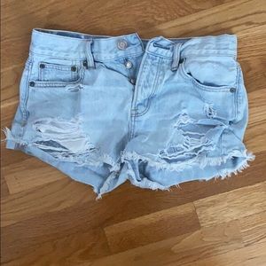 Tomboy shorts, light wash